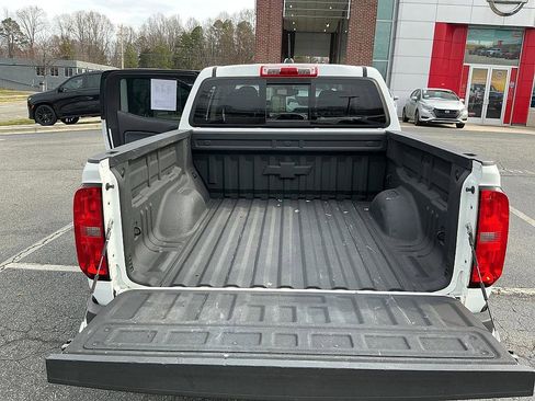 Used 2017 Chevrolet Colorado Z71 image 24