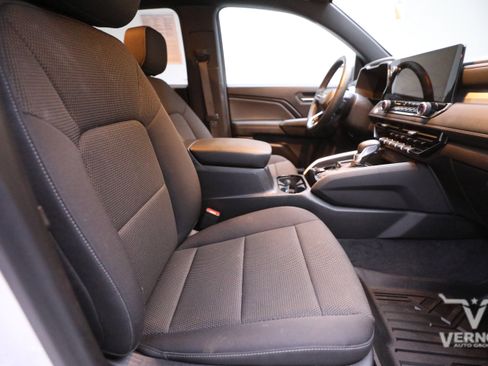 Used 2024 Chevrolet Colorado LT w/ LT Convenience Package image 11