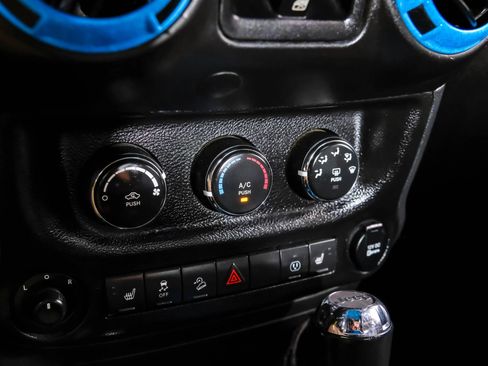 Used 2016 Jeep Wrangler Unlimited Rubicon AWD/4WD image 29