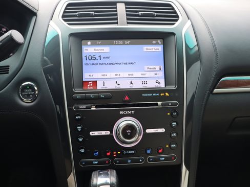 Used 2017 Ford Explorer Platinum AWD/4WD image 19