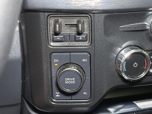 Certified 2025 Ford F250 Lariat w/ Lariat Ultimate Package AWD/4WD image 40