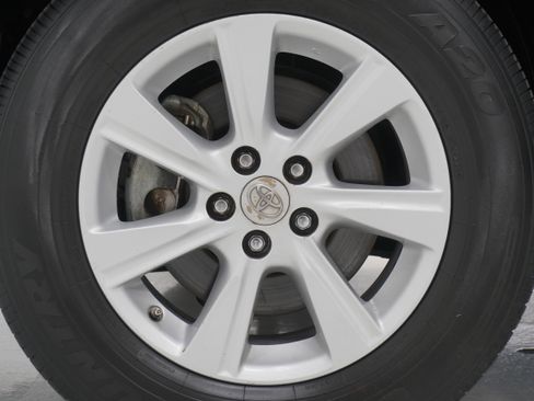 Used 2012 Toyota Highlander FWD w/ Tech Pkg image 26