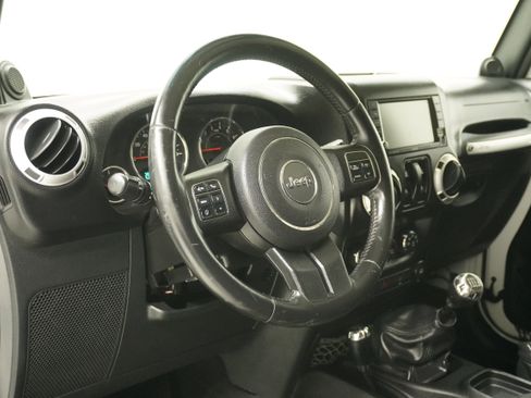 Used 2011 Jeep Wrangler Sahara w/ Connectivity Group image 11