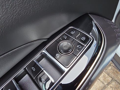 Used 2025 Cadillac Lyriq Sport image 15