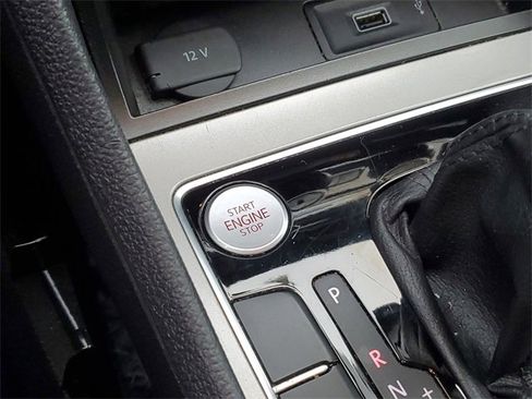 Used 2022 Volkswagen Passat 2.0T SE image 19