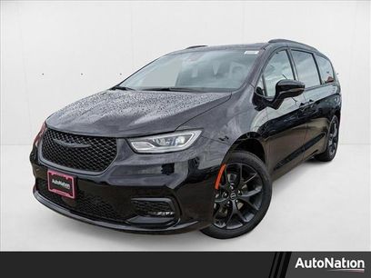 New 2025 Chrysler Pacifica Limited