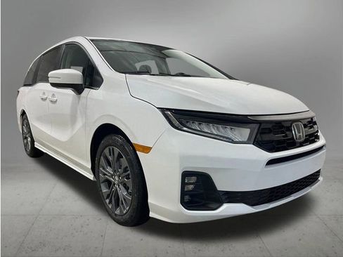 New 2026 Honda Odyssey Touring image 9