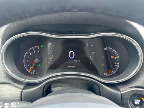 Used 2019 Jeep Grand Cherokee Limited image 29