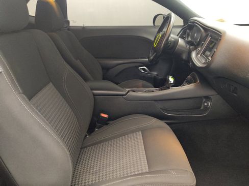 Used 2019 Dodge Challenger SXT RWD image 21