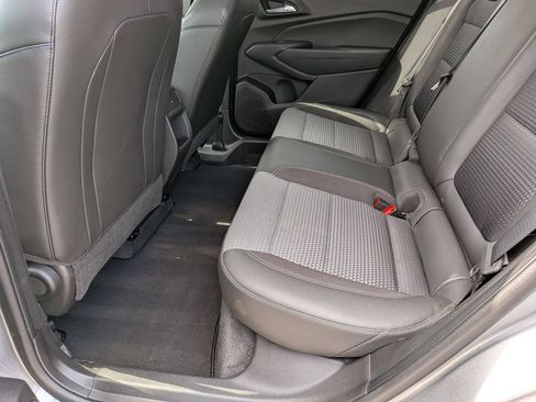 Used 2025 Chevrolet Trax LT w/ LT Convenience Package FWD image 23