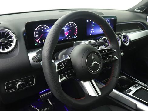 New 2025 Mercedes-Benz GLB 250 image 5