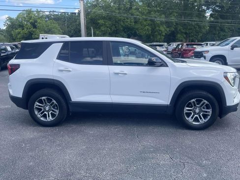 Used 2025 GMC Terrain Elevation AWD/4WD image 2