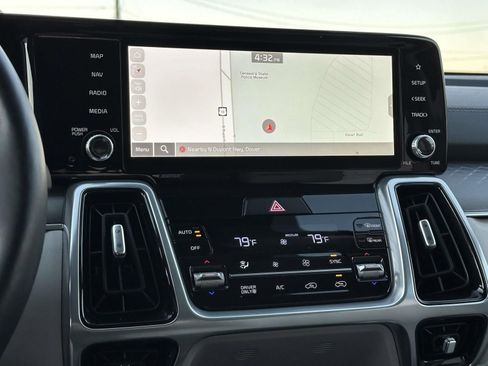 Used 2024 Kia Sorento SX Prestige image 18