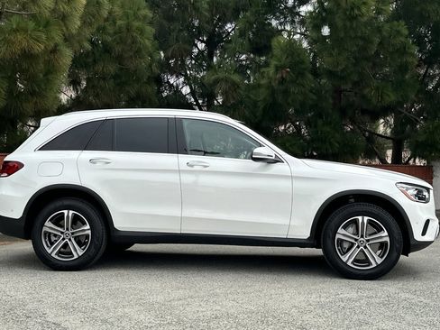 Used 2021 Mercedes-Benz GLC 300 4MATIC image 4