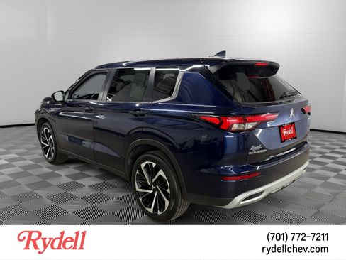Used 2024 Mitsubishi Outlander SE AWD/4WD image 3
