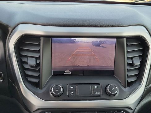Used 2020 GMC Acadia SLE image 16