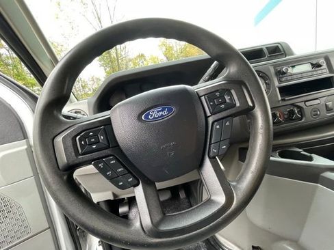 Certified 2022 Ford E-350 and Econoline 350 Super Duty w/ Power Windows & Locks Group image 13