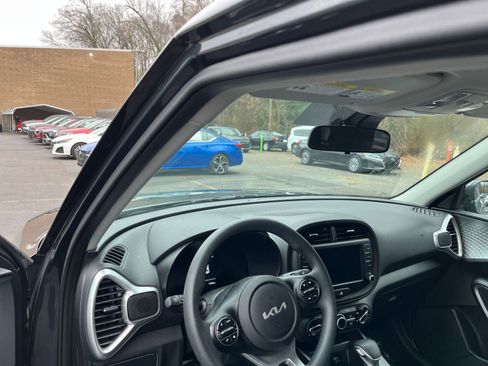 Used 2025 Kia Soul LX w/ LX Technology Package image 31