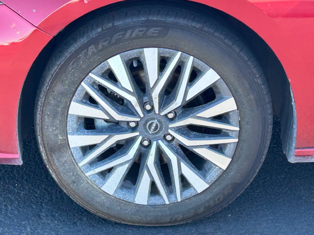Used 2025 Nissan Altima 2.5 SV FWD image 11