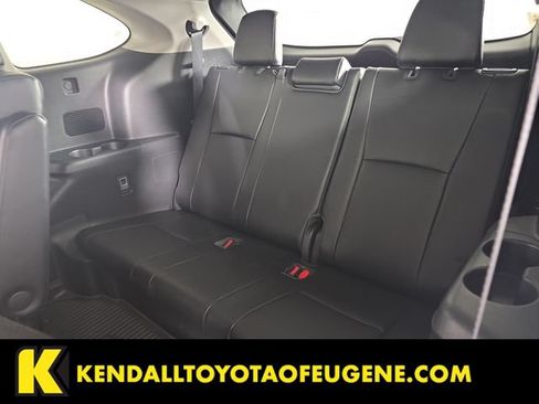 Used 2022 Toyota Highlander XLE AWD/4WD image 26