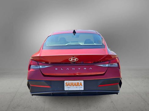 Used 2024 Hyundai Elantra SEL image 8