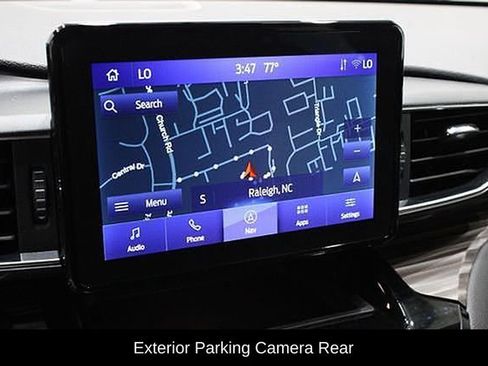 Used 2024 Ford Explorer Limited AWD/4WD image 8