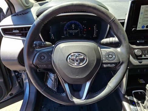 Used 2023 Toyota Corolla Cross XLE w/ Convenience Package AWD/4WD image 19