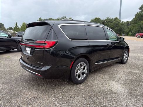 Used 2023 Chrysler Pacifica Limited FWD image 8