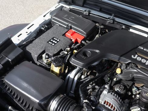 Used 2018 Jeep Wrangler Unlimited Sport AWD/4WD image 12