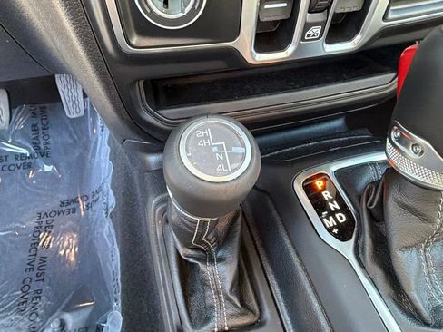Used 2025 Jeep Wrangler Unlimited Sahara w/ Safety Group AWD/4WD image 26