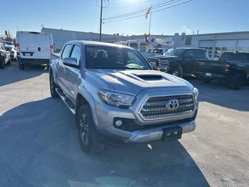 Used 2016 Toyota Tacoma TRD Sport image 23