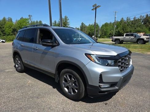 Used 2024 Honda Passport TrailSport image 1