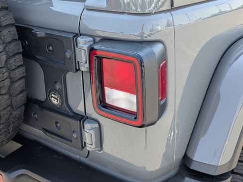 Used 2021 Jeep Wrangler Unlimited Rubicon AWD/4WD image 12