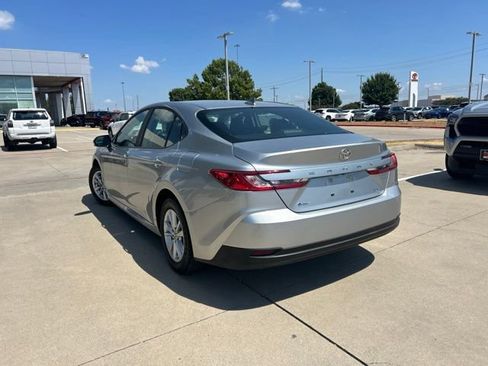 Used 2025 Toyota Camry LE FWD image 6
