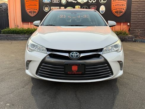 Used 2016 Toyota Camry XLE w/ Moonroof Package FWD image 2