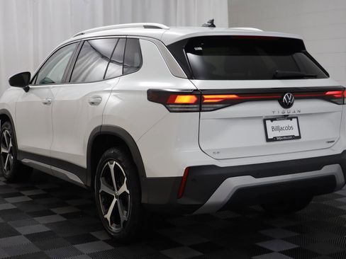 New 2026 Volkswagen Tiguan SE image 14