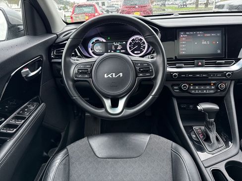 Certified 2022 Kia Niro LXS image 19