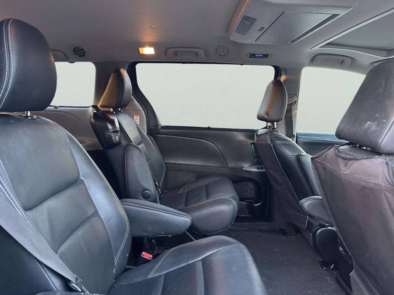Used 2015 Toyota Sienna SE Premium FWD image 17