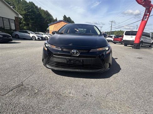 Used 2024 Toyota Corolla LE FWD image 2