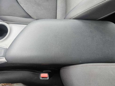 Used 2021 Toyota Camry LE image 19