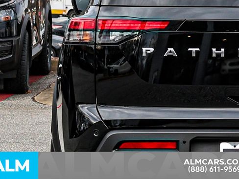 Used 2024 Nissan Pathfinder SV image 12