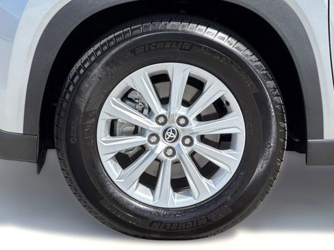 Used 2025 Toyota Grand Highlander FWD image 12