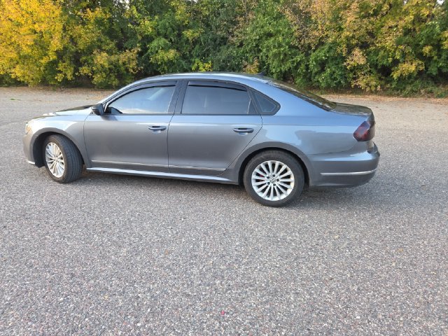 Used 2017 Volkswagen Passat 1.8T SEL Premium FWD image 5