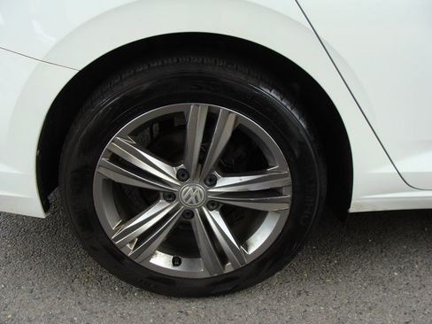 Used 2019 Volkswagen Jetta R-Line FWD image 35