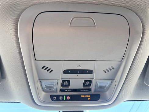 Used 2019 Buick Enclave Essence AWD/4WD image 28