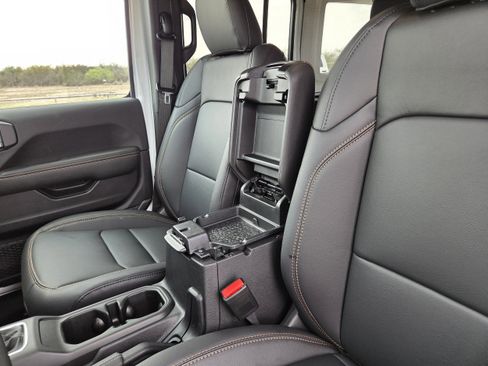 New 2026 Jeep Wrangler Unlimited Sahara image 30