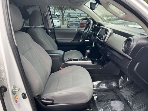 Used 2020 Toyota Tacoma SR5 w/ Technology Package AWD/4WD image 17