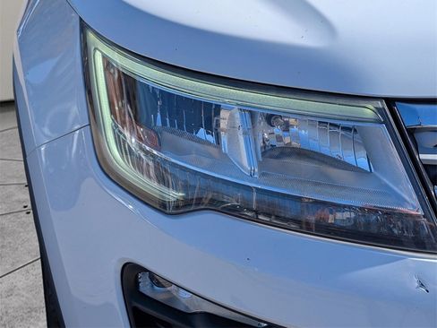 Used 2018 Ford Explorer XLT w/ Equipment Group 202A image 9