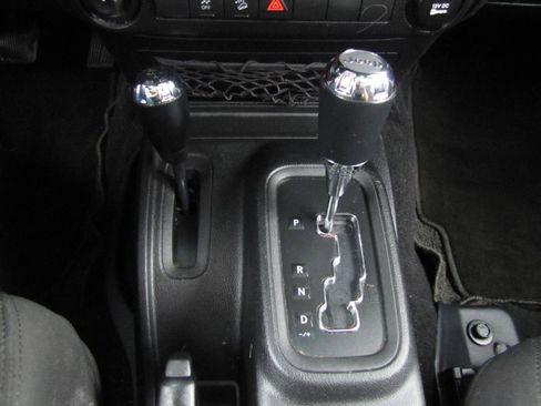 Used 2017 Jeep Wrangler Unlimited Sport w/ Quick Order Package 24S AWD/4WD image 12