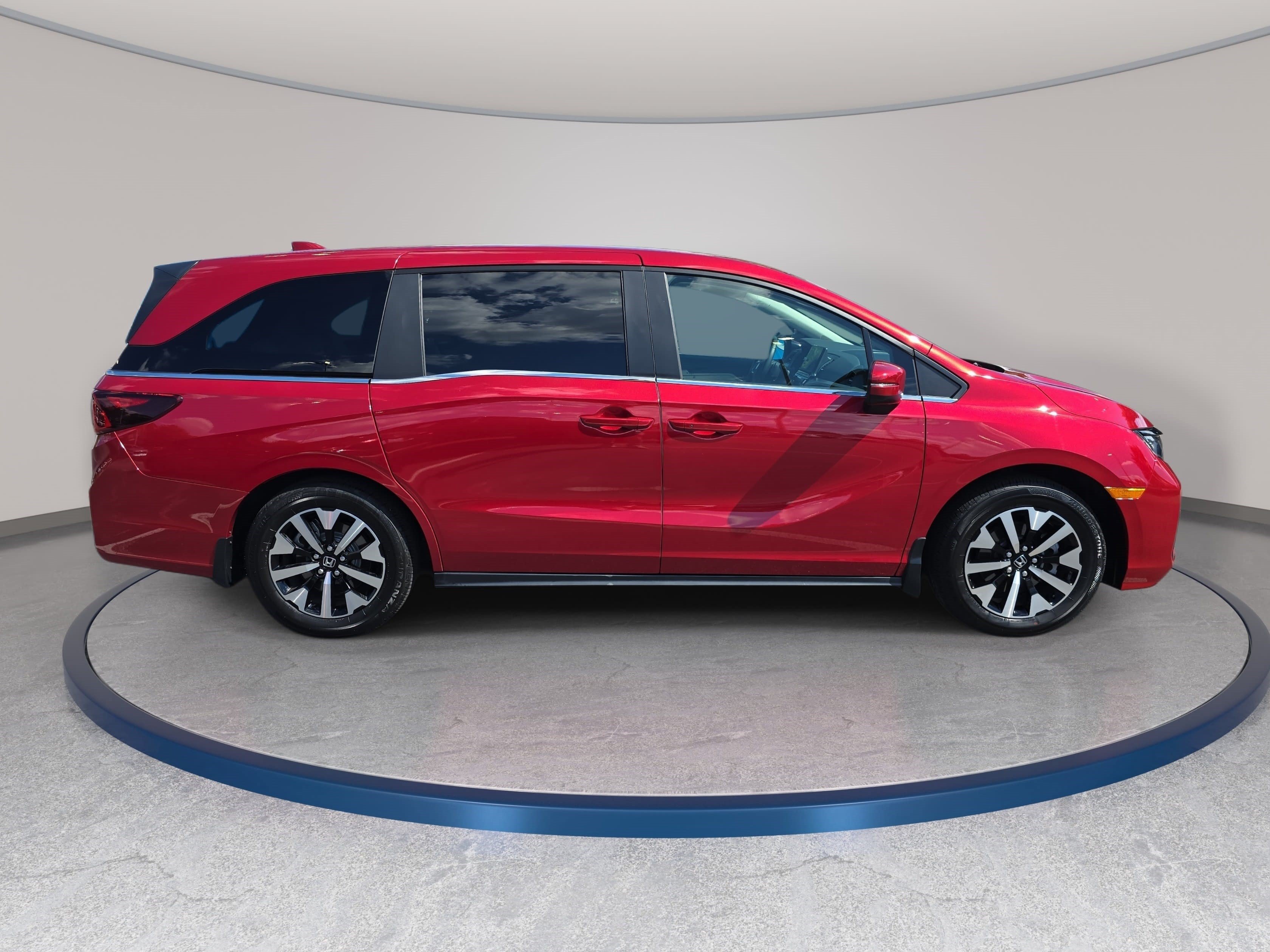 Used 2025 Honda Odyssey EX-L image 4